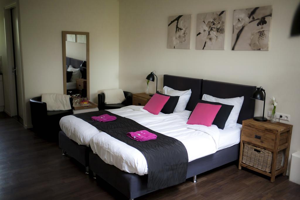 Bed and Breakfast Rheezerstee Екстер'єр фото